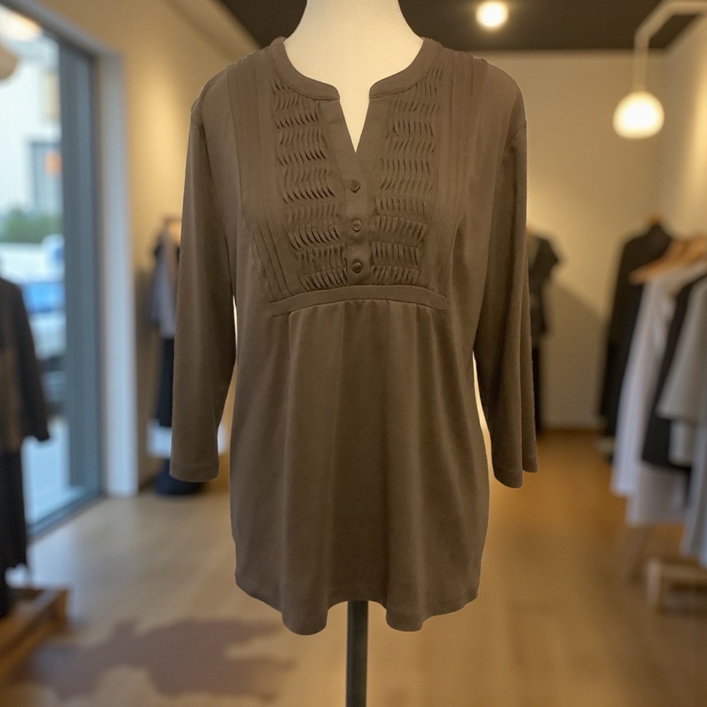 KAREN SCOTT BROWN V-NECK 3/4 SLEEVE TOP WITH PINTUCK DETAILS/ Size XL